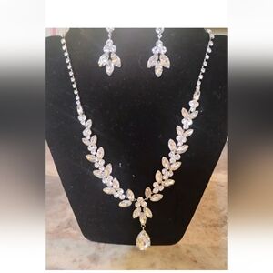Elegant Silver Necklace and Earring Set